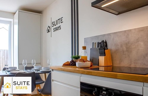 Waddon Apartment | !*Contractors,Discounts,Parking,City Central*!