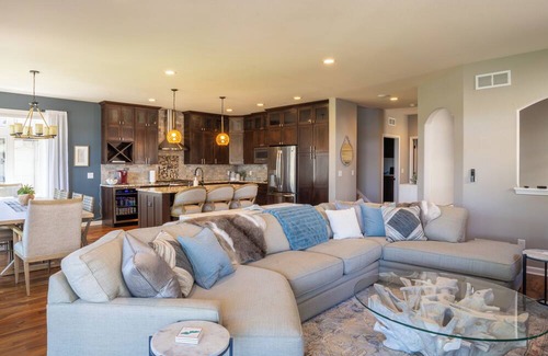 Colgate House | Serene 4-bedroom Lake House in Pewaukee-Hot Tub!