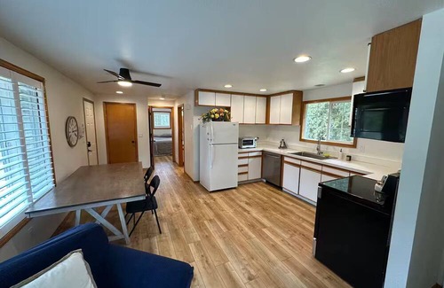 Brush Prairie House | The Haven - Private Retreat near Battle Ground