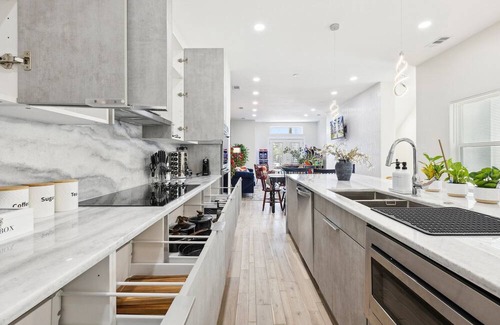 West Dallas House | Delightful Left 8-bedroom house with Game room in vibrant Dallas