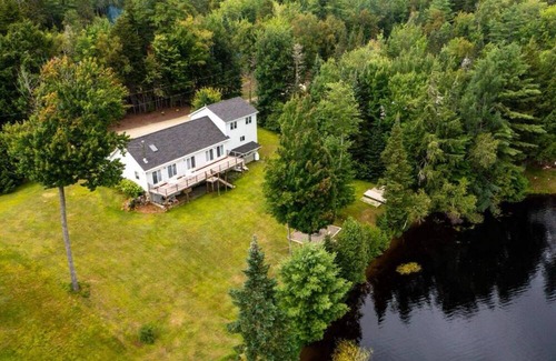 Errol House | Spacious 5-bedroom lake house on Akers Pond in Errol