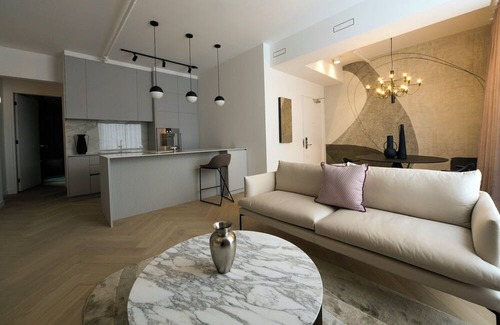 Davenport Apartment | Lux Designer 1 Bdrm, Ensuite bathroom w/tub & shower, powdr Rm, Pet & concierge
