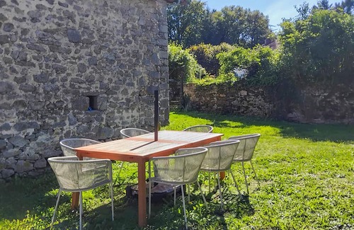 Royeres House | Pet friendly home in Royères with WiFi