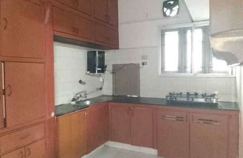 Raja Annamalai Puram Apartment | Elegant, Centrally located 3 bedroom 2 bath apartment with AC in Chennai