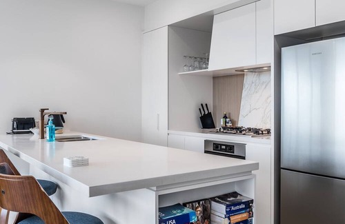 Bowen Hills Apartment | Bright Bowen Hills Apartment, Close to City Life