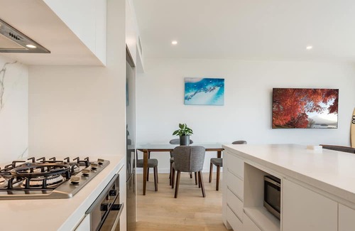 Bowen Hills Apartment | Bright Bowen Hills Apartment, Close to City Life