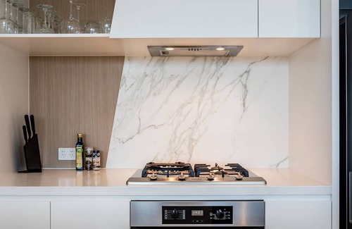 Bowen Hills Apartment | Bright Bowen Hills Apartment, Close to City Life
