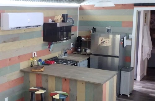 Honea Path Cabin | Furnished charming 1-bedroom cabin in peaceful Honea Path.