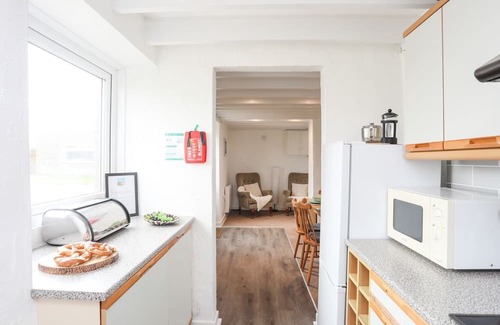 Llanengan Cottage | RHIW - 1 TY'N DON, pet friendly, with a garden in Abersoch