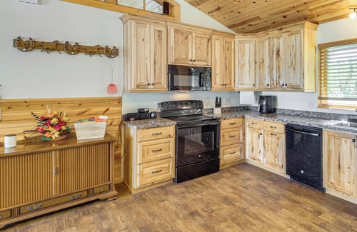 Parkers Prairie Cabin | Up North Long Lake Retreat on Private Peninsula!