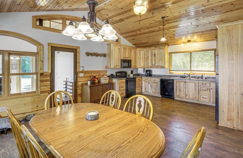 Parkers Prairie Cabin | Up North Long Lake Retreat on Private Peninsula!
