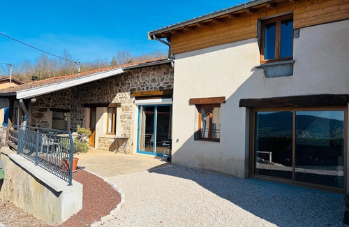 Lantignie Cottage | Gîte 'Gite De Clairette Et Nono' with Private Terrace and Wi-Fi