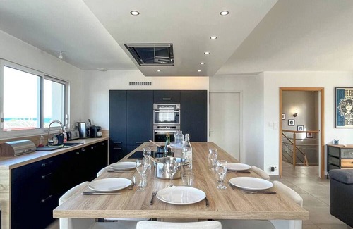 Digosville House | Maison Lévi with sea view and 200m from the port