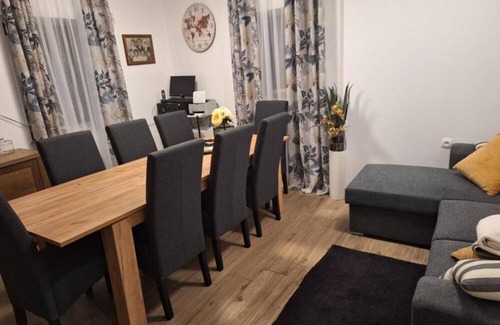 Vrlika Apartment | Apartment and Room Mare Vrlika - Two Bedroom Apartment with Balcony