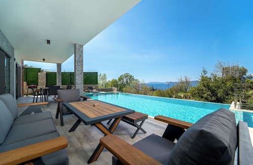 Faralya Villa | Holiday villa for 8people with 4 bedrooms, heated indoor pool, sauna and jacuzzi