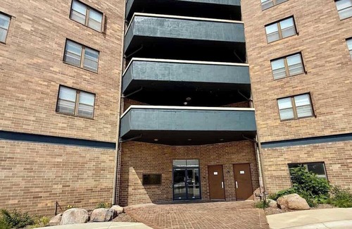North Central Omaha Apartment | The Blackstone Summar