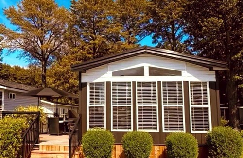 Sherkston Cottage | Luxury Lakeview Modern 3 Bedroom Cottage at Sherkston Shores.