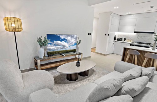 Jumeirah Village Circle Apartment | Private Pool | Movies in bed | No Camels