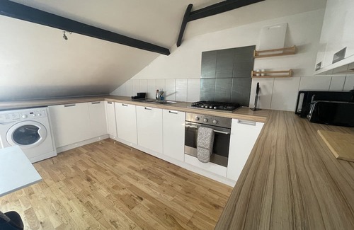 Cotham Apartment | Enchanting Escape with Peaceful Views