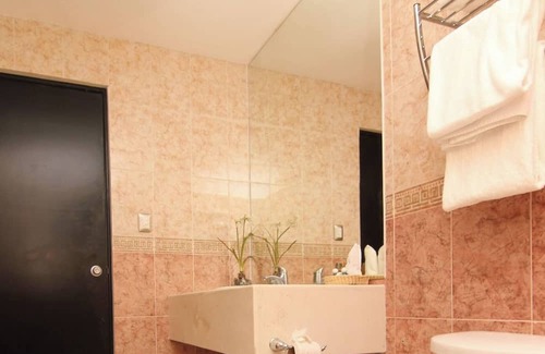 Centro Hotel | Mérida Getaway: Superior King Room with Outdoor Pool, WiFi & Relaxing Terrace