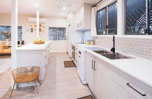 Flying Fish Point House | The Point. A rainforest and ocean view retreat