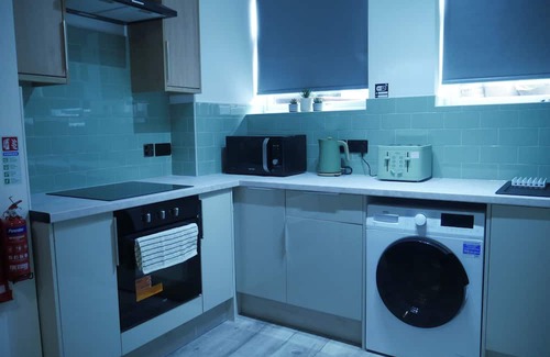 Sheffield Apartment | Spacious modern studio, 10 minutes away from Sheffield arena/City Centre.