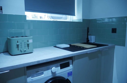 Sheffield Apartment | Spacious modern studio, 10 minutes away from Sheffield arena/City Centre.