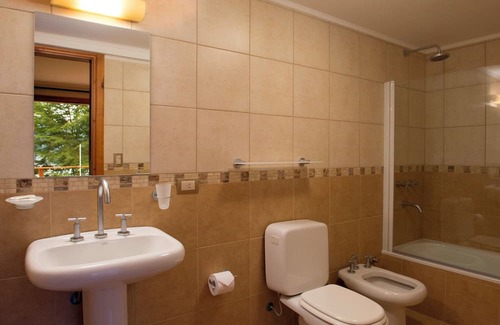 Correntoso Bed & Breakfast | Tremendous 8-bedroom bed & breakfast in Villa La Angostura. Vistas al lago.