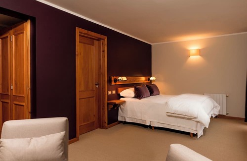 Correntoso Bed & Breakfast | Tremendous 8-bedroom bed & breakfast in Villa La Angostura. Vistas al lago.