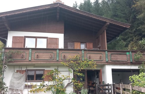 Oberndorf in Tirol House | Quaint holiday home with garden and views