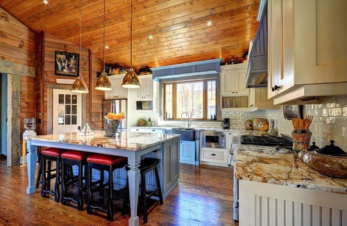 Eagle Lake Cottage | Eagle Lake Executive Retreat - Luxury Haliburton Lakefront for Extended Stays
