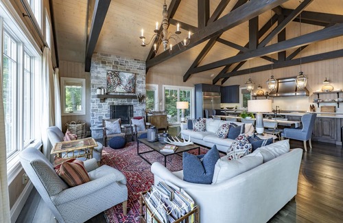 Seguin Cottage | Stunning 5 bed 6 bath cottage on Lake Joseph with Boathouse