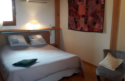 Saint-Pargoire Bed & Breakfast | Guest Room 'Petite Suite Douillette' with Balcony, Wi-Fi and Air Conditioning