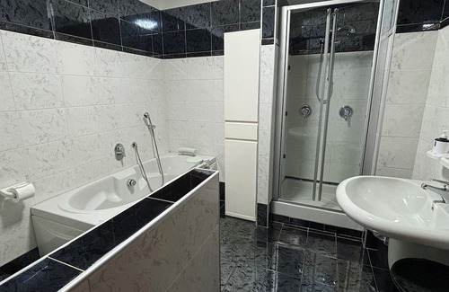 Potenza House | Double or Twin - Shared Bathroom