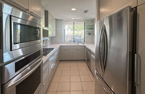Palm Springs House | Elegant home w/ sparkling pool/spa, bbq grill - community tennis courts