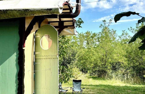 Vojnic House | Cozy shepherd's hut in an edible landscape on a permaculture farm