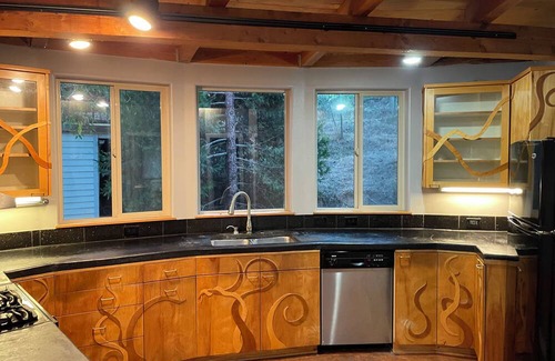 Skidmore Academy Historic District House | Monthly Rental Circular House blocks to Downtown & Oregon Shakespeare Festival