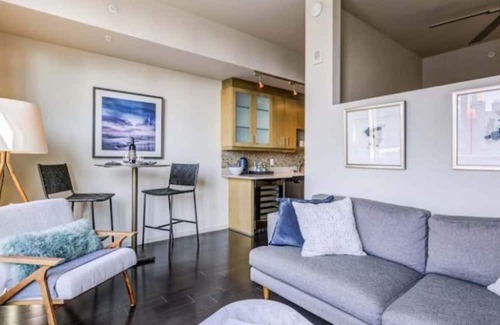 Belltown Condo | Modern Luxury Living: 2BR Condo at Via 6