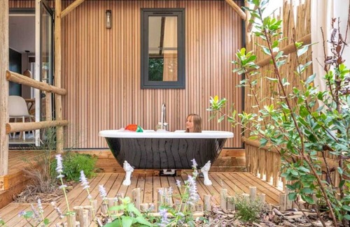 Saint-Hilaire-de-Riez House | Camping 4 étoiles - Piscine - efbdeh