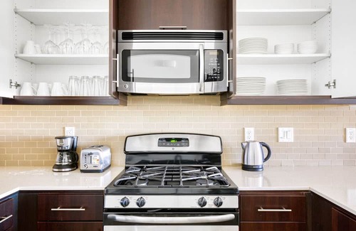 Del Rey Apartment | Deluxe Marina del Rey 2BR w/Pool & Gym, steps to beach, by Blueground