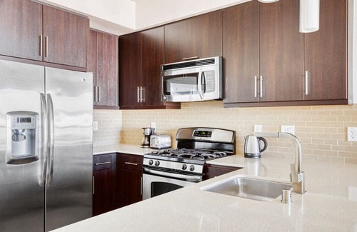 Del Rey Apartment | Deluxe Marina del Rey 2BR w/Pool & Gym, steps to beach, by Blueground