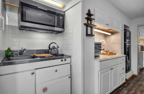 Hollywoodland Apartment | Scenic Secret Stairs Apt Hollywood Hills