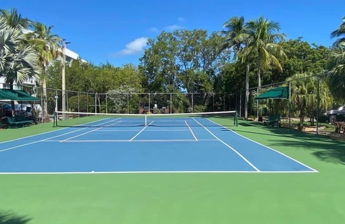 Key West Condo | Key West Oceanfront Escape with Pool, Balcony & Steps from Smathers Beach