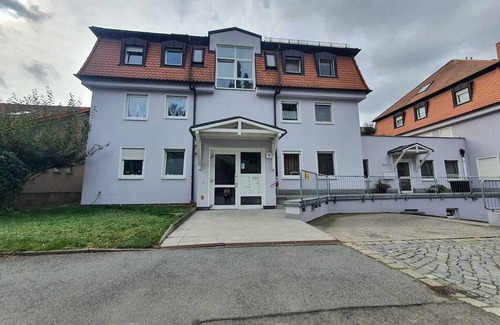 Suedvorstadt Apartment | Geräumige Ferienwohnung mit Gartenterrasse