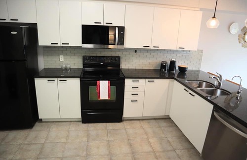 Breslau House | Luxury Breslau Retreat |Fenced yard |Steps to Park |Near Airport