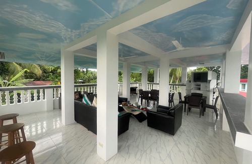 San Remigio House | Tranquil B & B with AC/Rooftop Lounge/Bar/Cabanas and Gourmet Kitchen