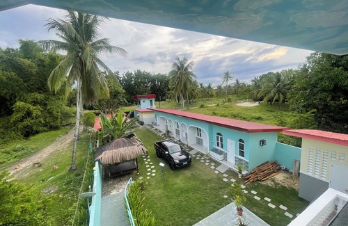 San Remigio House | Tranquil B & B with AC/Rooftop Lounge/Bar/Cabanas and Gourmet Kitchen