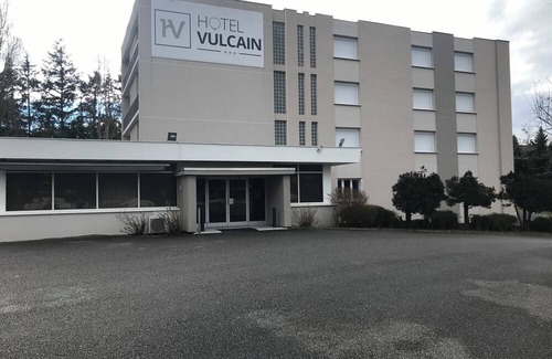 Saint-Paul en Jarez House | 3-star hotel in a quiet setting. All rooms are air-conditioned.