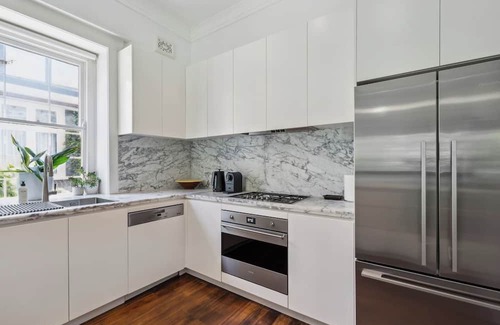 Randwick House | Schneiderhaus Bold and Bright by Centennial Park