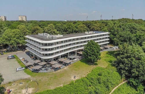 Wageningen House | Modern Getaway w/Gym, Relaxing Sauna & Scenic Terrace | Near Arboretum Belmonte